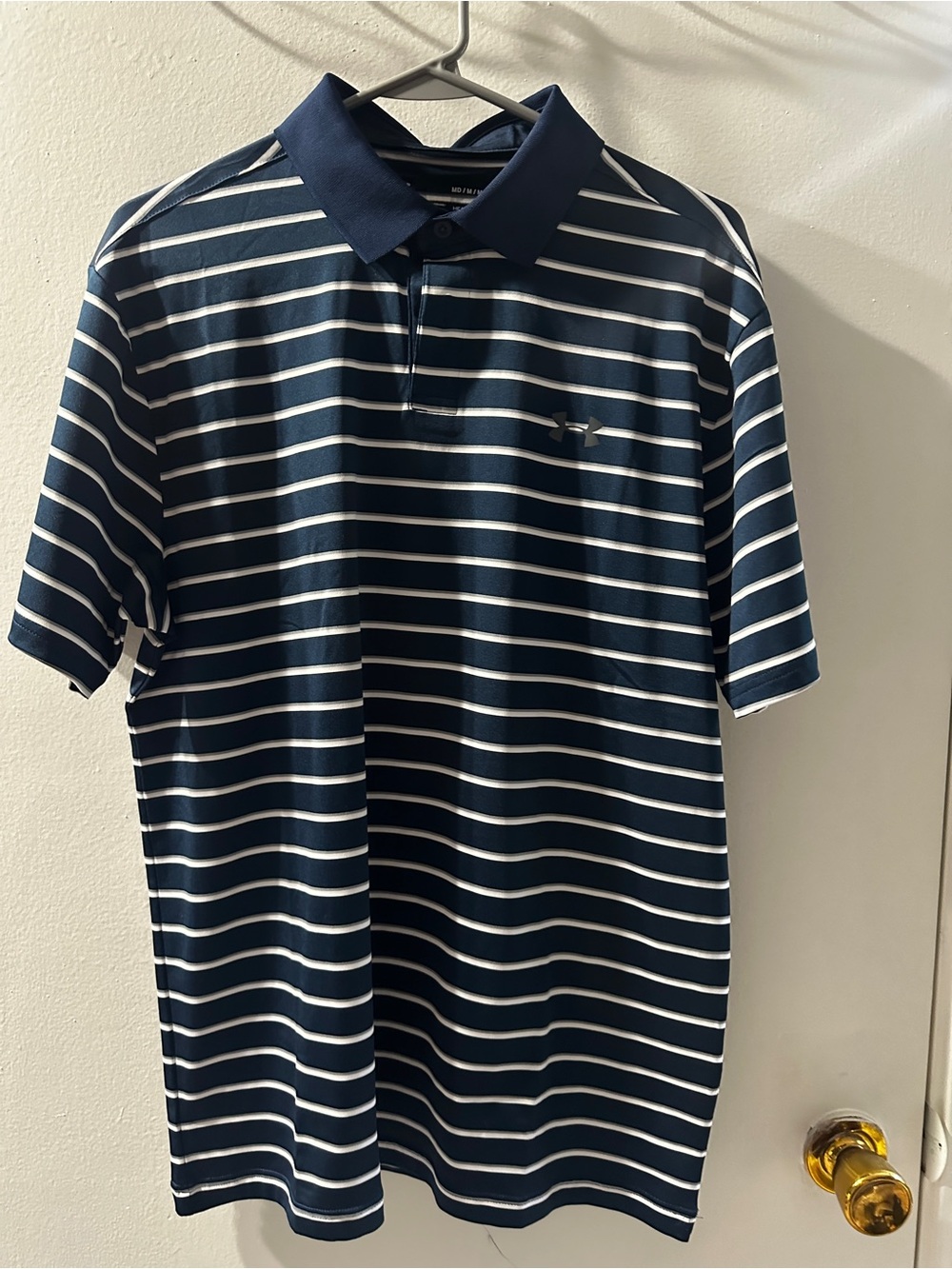 Men’s under armour striped polo shirt blue and white loose fit heat gear
